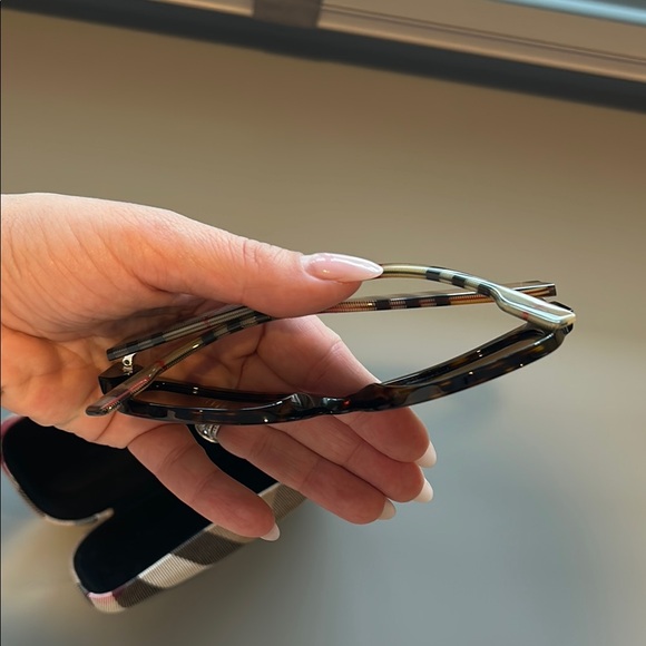 Burberry Tortoise Sunglasses with Plaid Case - Picture 12 of 12